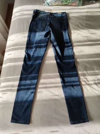 Pantalón vaquero súper pitillo azul
