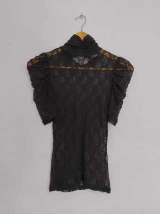 Blusa calada gris