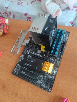 Placa Base Gigabyte + CPU + RAM