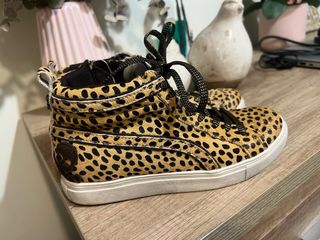 Zapatillas altas con estampado de leopardo