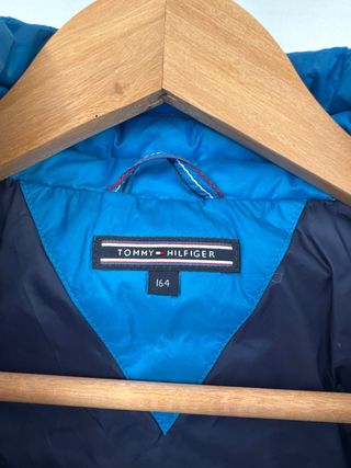 Chaqueta acolchada azul, plumas.