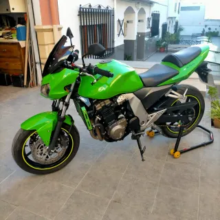 Kawasaki Z750 Verde