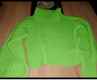 Jersey verde cuello alto talla M nuevo a estrenar