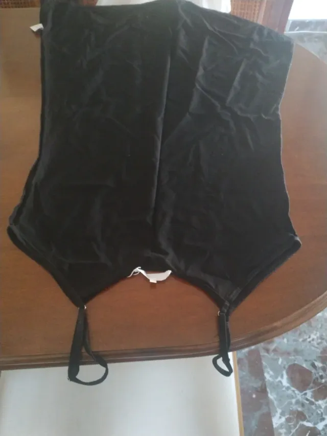 Camisón negro con tirantes