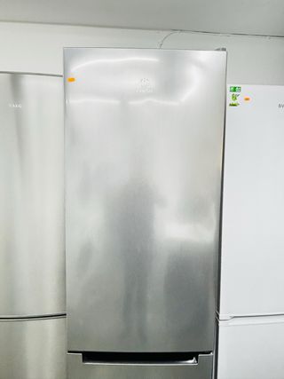 Nevera Indesit plateada