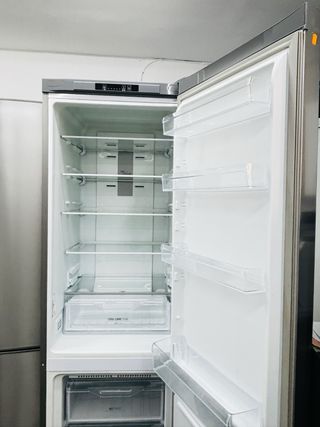 Nevera Indesit plateada