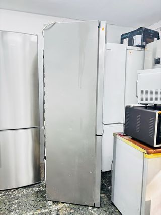 Nevera Indesit plateada