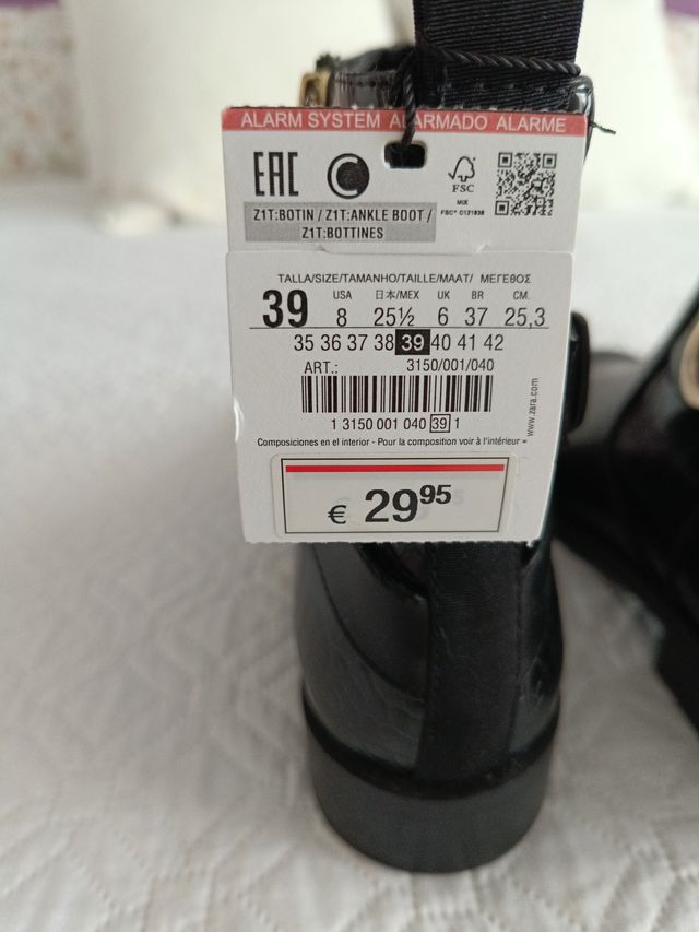 Botines negros con cremallera y hebilla