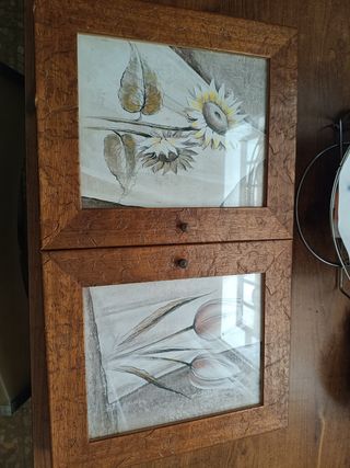 Marco de madera con cuadros de flores