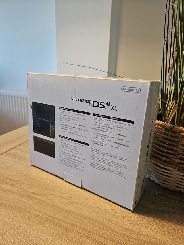 Nintendo DS XL Negra con funda oficial Nintendo