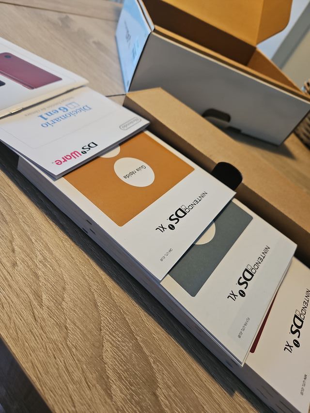 Nintendo DS XL Negra con funda oficial Nintendo