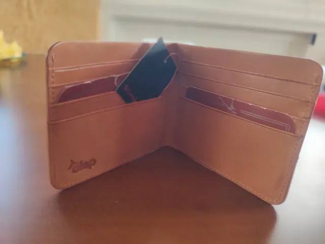 Cartera de piel marrón comprada en el Corte Ingles