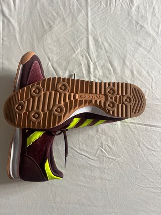 Zapatillas Adidas Burdeos y Verde Neón