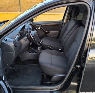 DACIA DUSTER 1.6i 16V LAUREATE 4X4