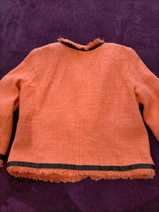 Chaqueta tipo Chanel naranja