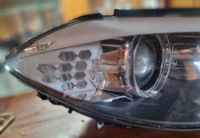 FARO DERECHO BMW XENON