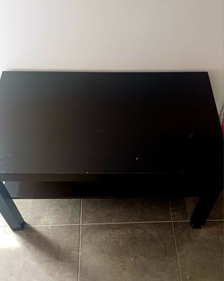 Mesa auxiliar de madera negra
