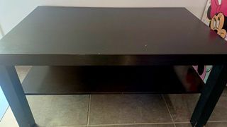 Mesa auxiliar de madera negra