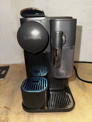 Cafetera cápsulas NESPRESSO Lattissima One Evo