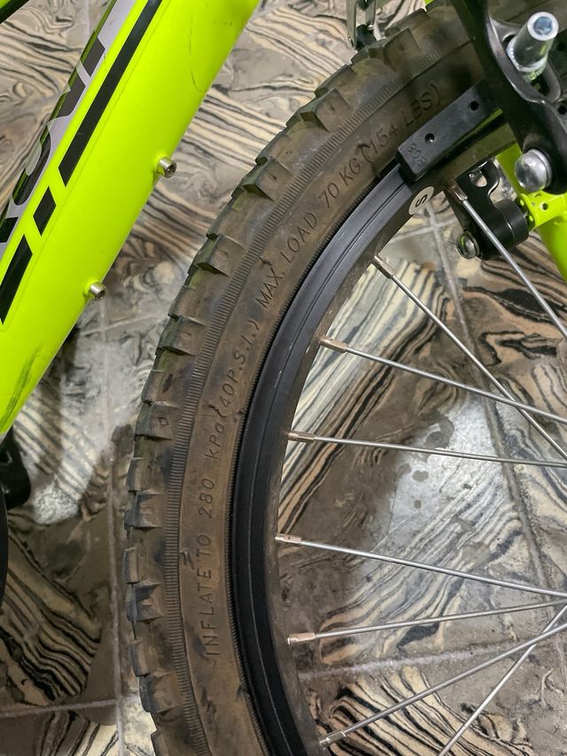 Bicicleta verde neón