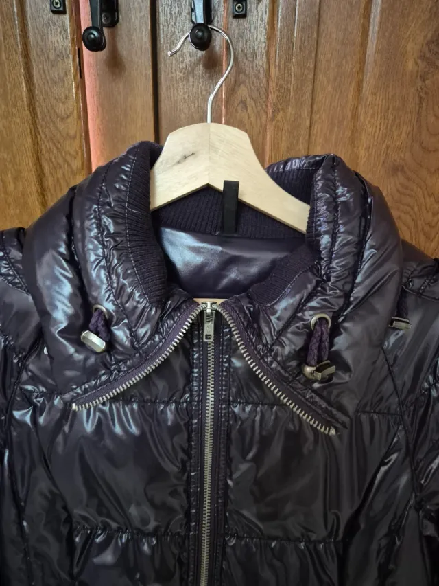 Chaqueta de plumas morada muy calentita