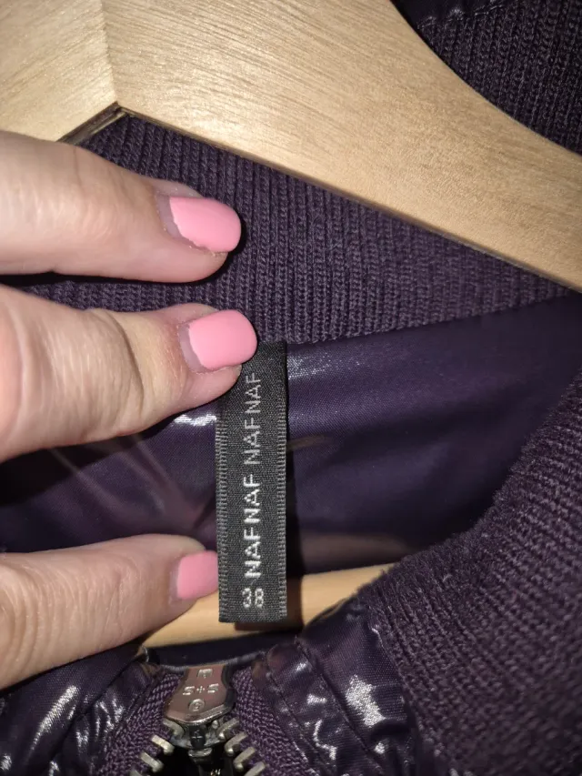 Chaqueta de plumas morada muy calentita