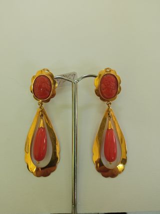 Pendientes Oro y Coral Tallado