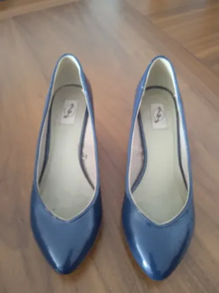 Zapatos azules de tacón