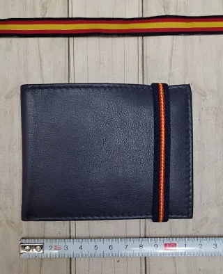 CARTERA MONEDERO PIEL CIERRE BANDERA + REGALO PULS