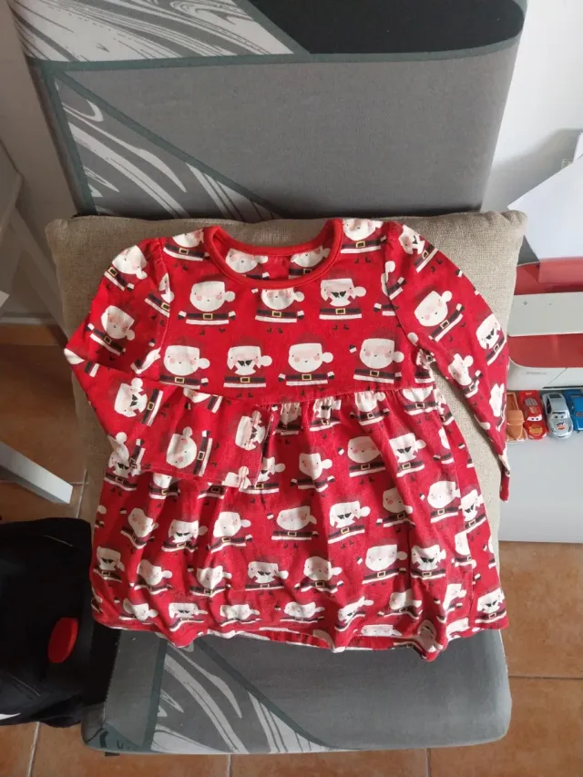 4 Vestidos niña 18 meses. Navidad. Lote 10 euros.