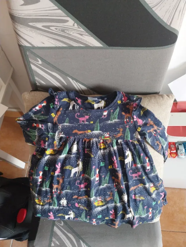 4 Vestidos niña 18 meses. Navidad. Lote 10 euros.