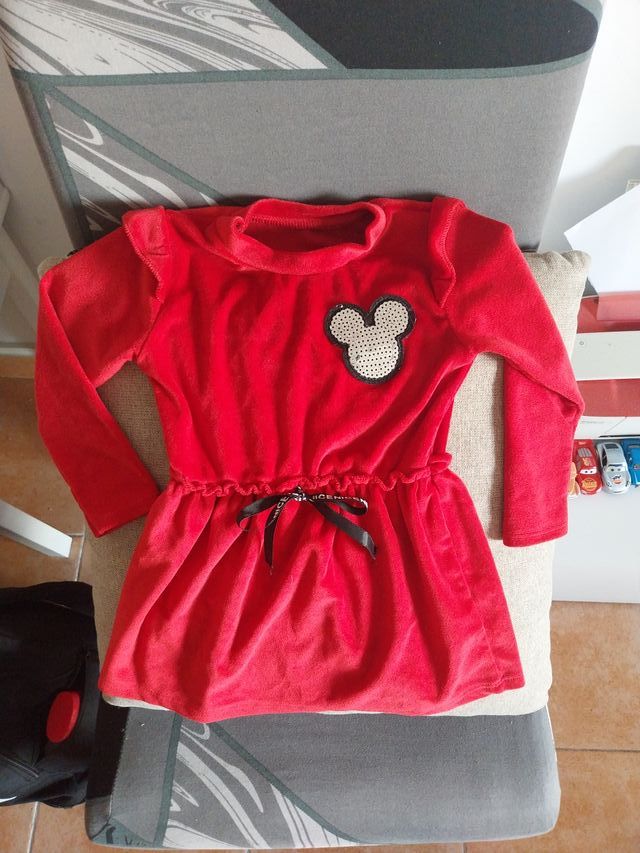 4 Vestidos niña 18 meses. Navidad. Lote 10 euros.