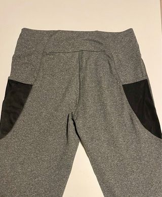 Leggings largos grises con detalles negros
