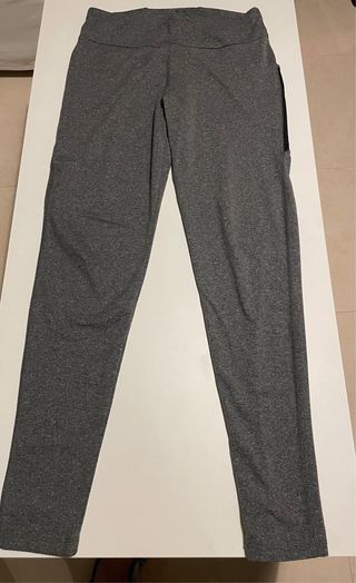 Leggings largos grises con detalles negros