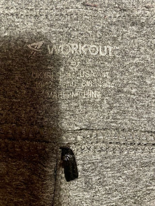 Leggings largos grises con detalles negros