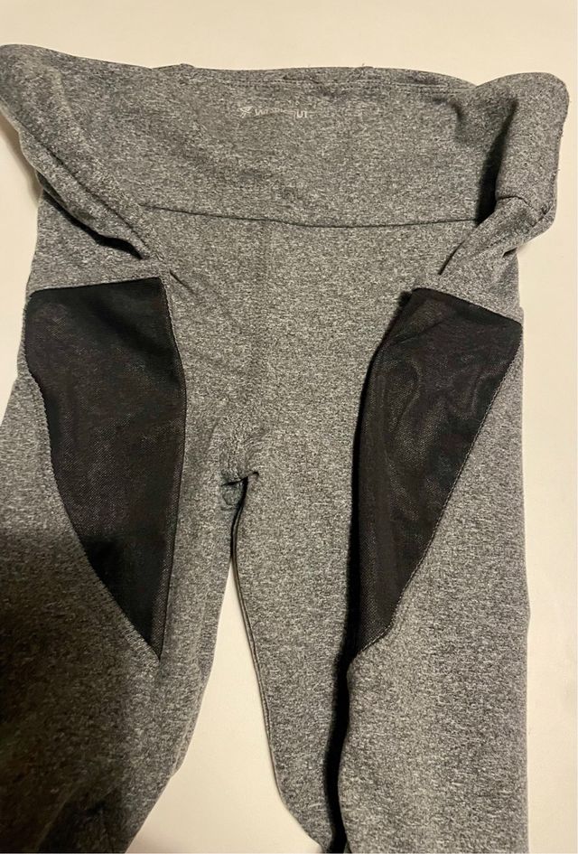 Leggings largos grises con detalles negros