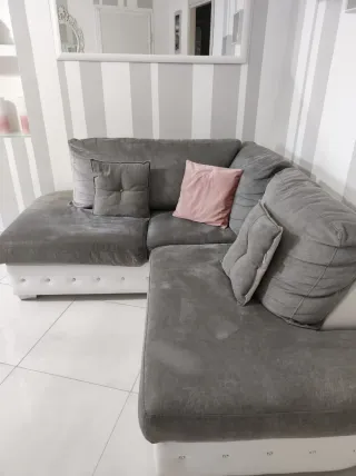 Divano angolare grigio e bianco 180cm x 200cm
