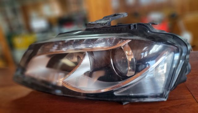 FARO IZQUIERDO A3 8P XENON