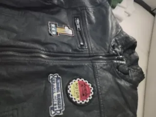 Chaqueta niño negra con parches