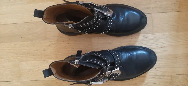 Botas negras con hebillas talla 37