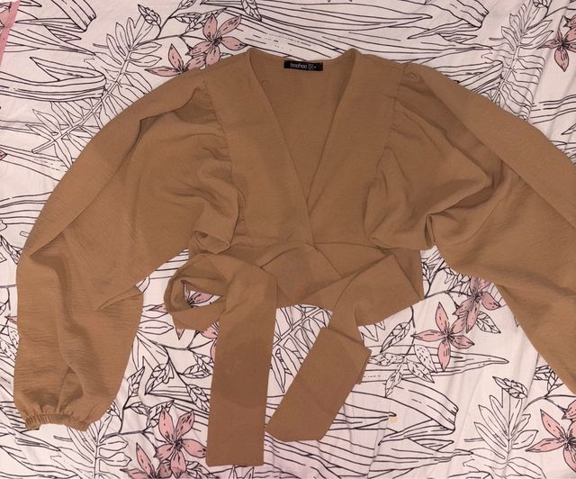 Blusa Boohoo manga abullonada marrón talla única
