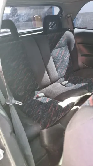 Chasis Honda Civic VTI EK4 con interior completo