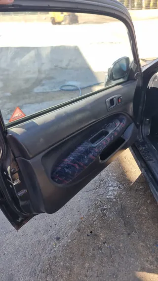 Chasis Honda Civic VTI EK4 con interior completo