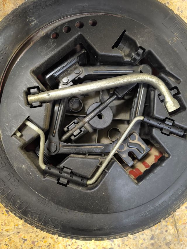 rueda repuesto de 80kg maximo 135/80 B14 PIRELLI