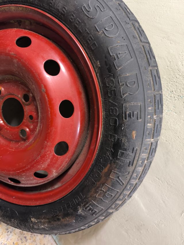 rueda repuesto de 80kg maximo 135/80 B14 PIRELLI