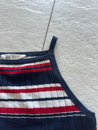 Top H&M niña rayas azul, rojo y blanco T.S