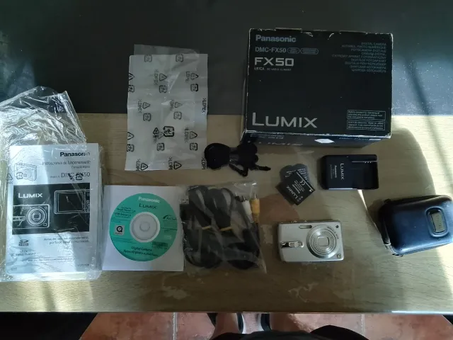 Cámara Panasonic Lumix DMC-FX50 Completa