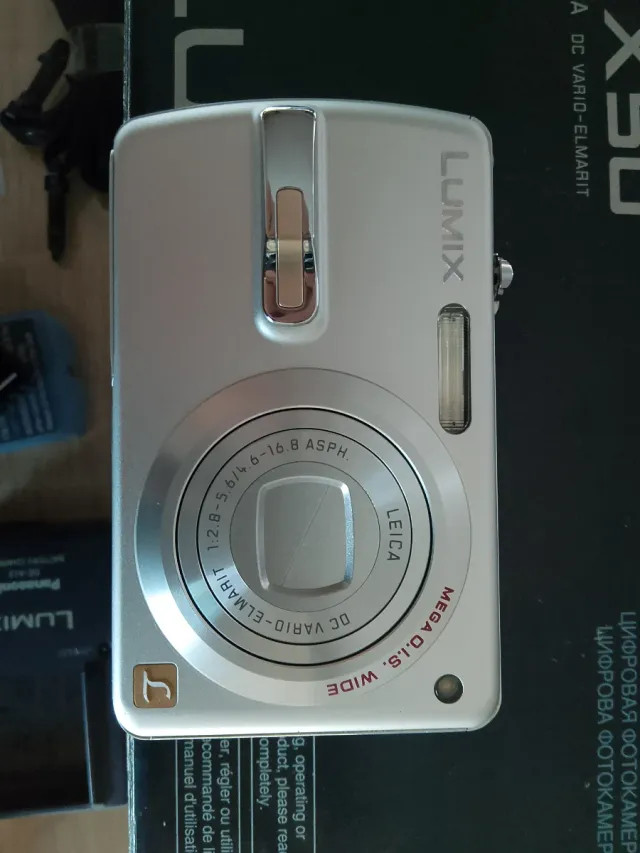 Cámara Panasonic Lumix DMC-FX50 Completa