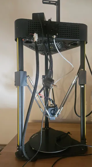 Impresora 3D delta Flsun Negra y Amarilla