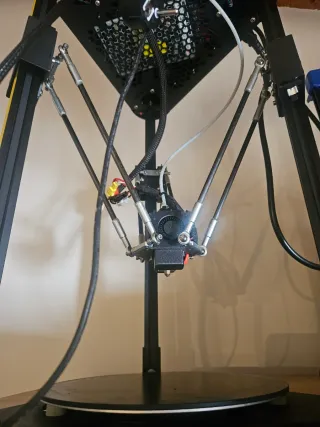 Impresora 3D delta Flsun Negra y Amarilla